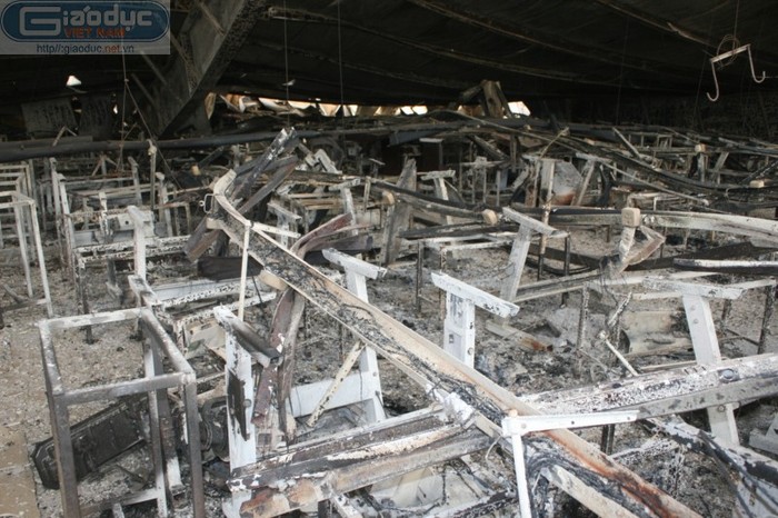 Hiện trường tan hoang sau vụ cháy lớn ở công ty may Hà Phong.